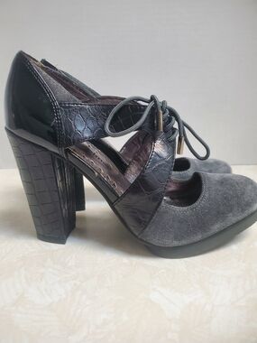 libby. edelman Gray Suede & Charcoal Faux-Croc Block Heel Pumps